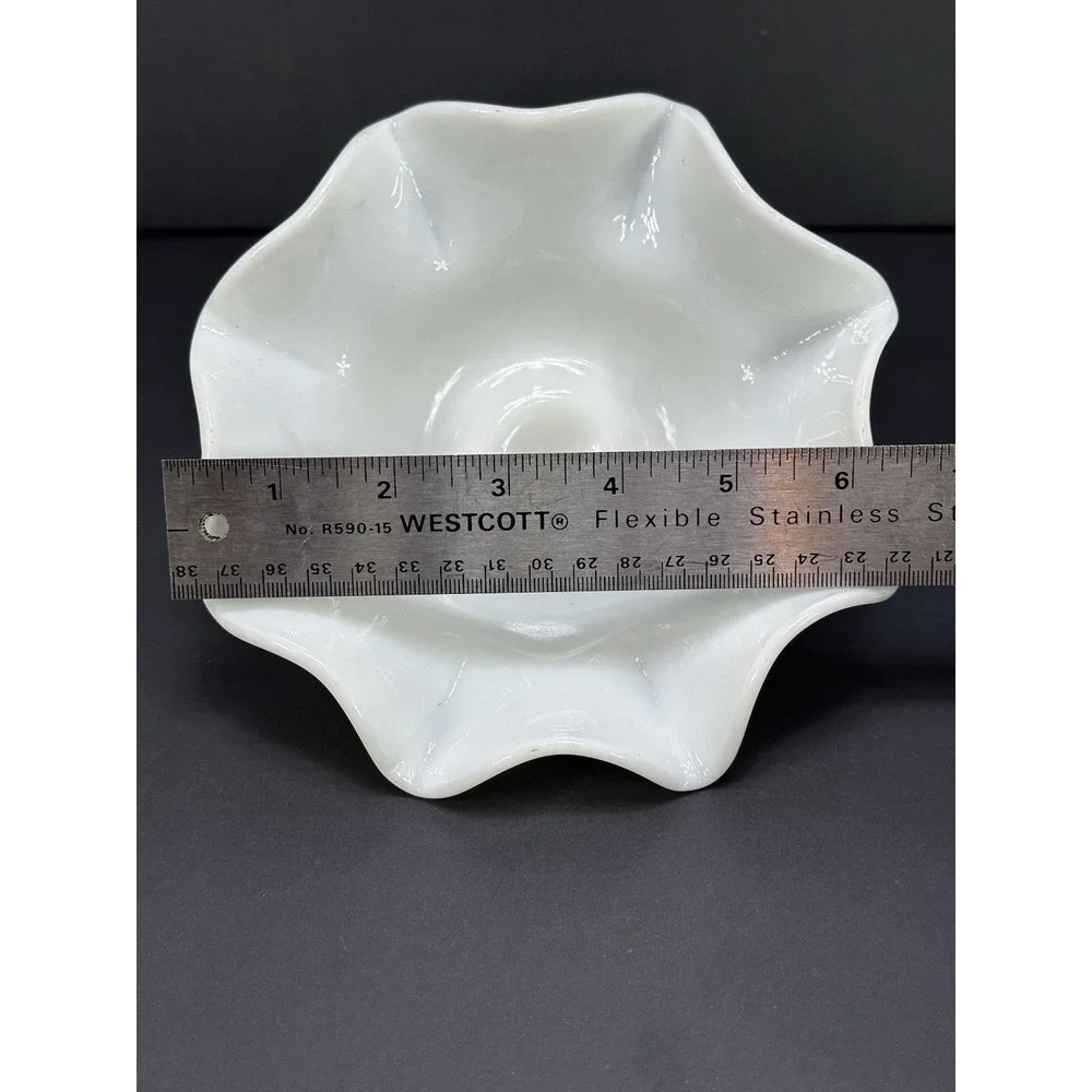 Antique‎ Vintage Victorian Milk Glass Oil Lamp Smoke Bell 6